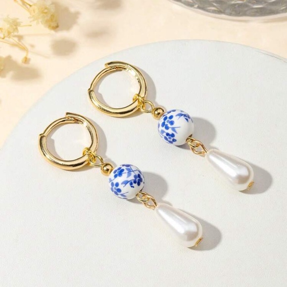 Anthropologie Jewelry - Blue & White Floral Pearl with gold huggie hoop dangle earrings 💙🤍